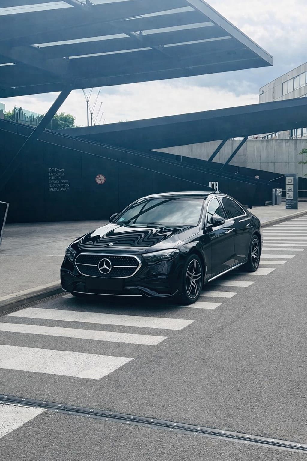 Mercedes E-Class thumbnail 2