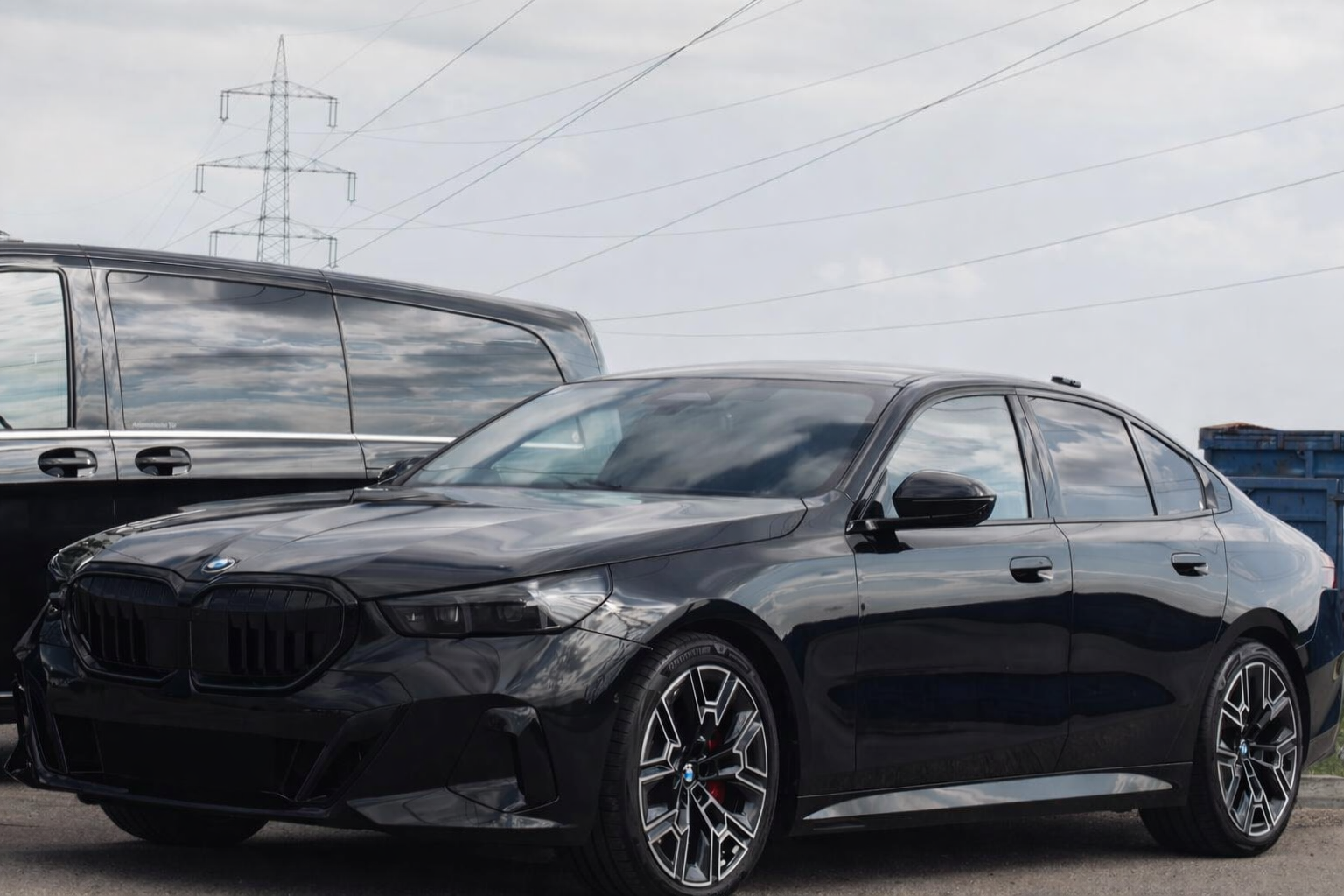 BMW 5 Series thumbnail 3